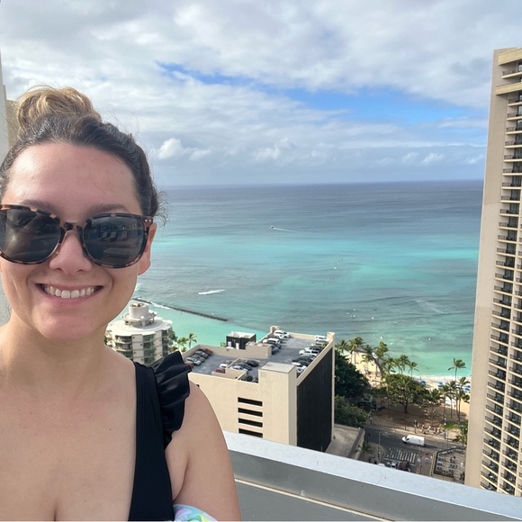 Meet your Posher, Cynthia - Picture 3 of 7